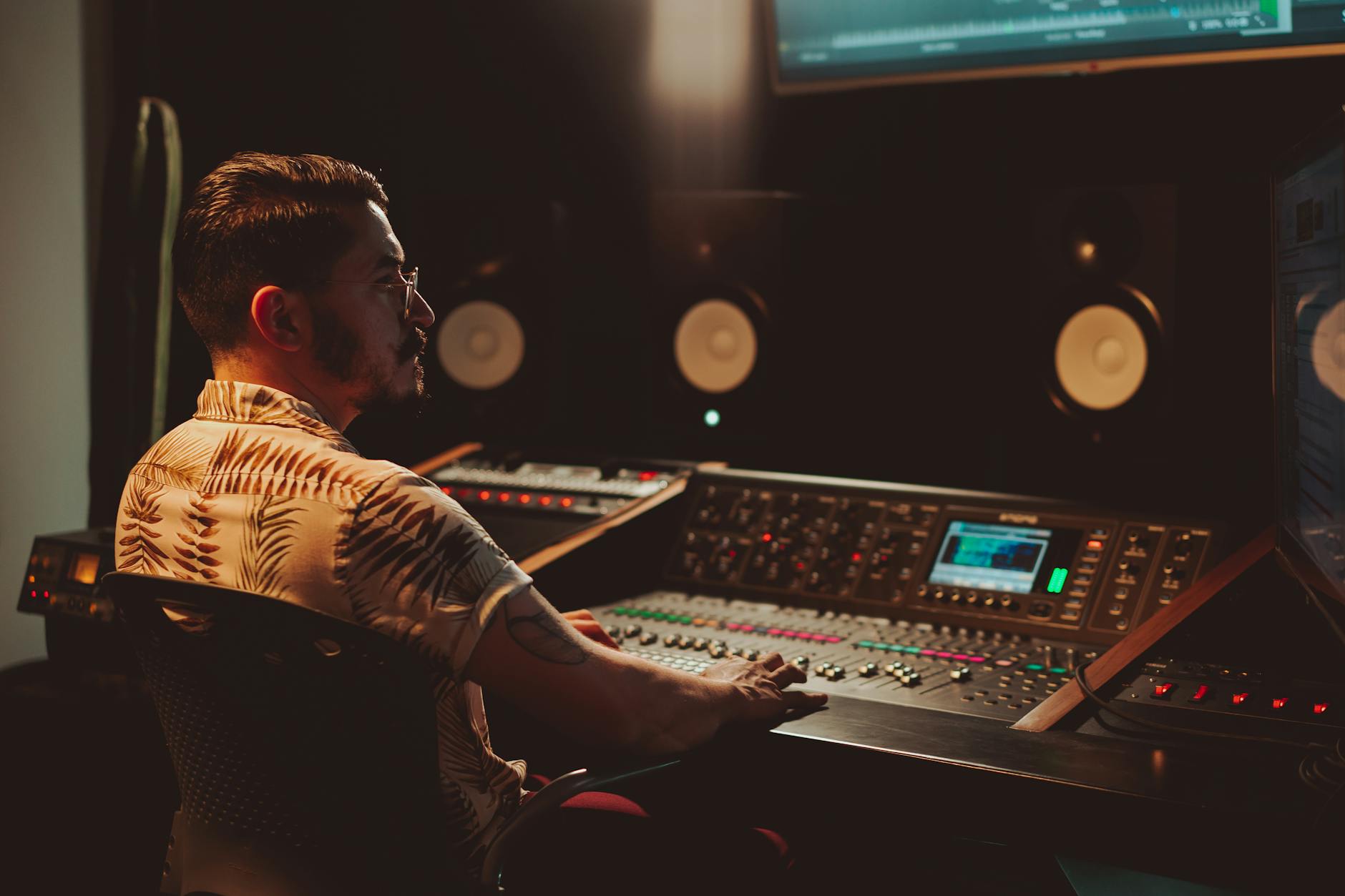 Best Studio Monitors for Small Rooms (2026 Buyer’s Guide)