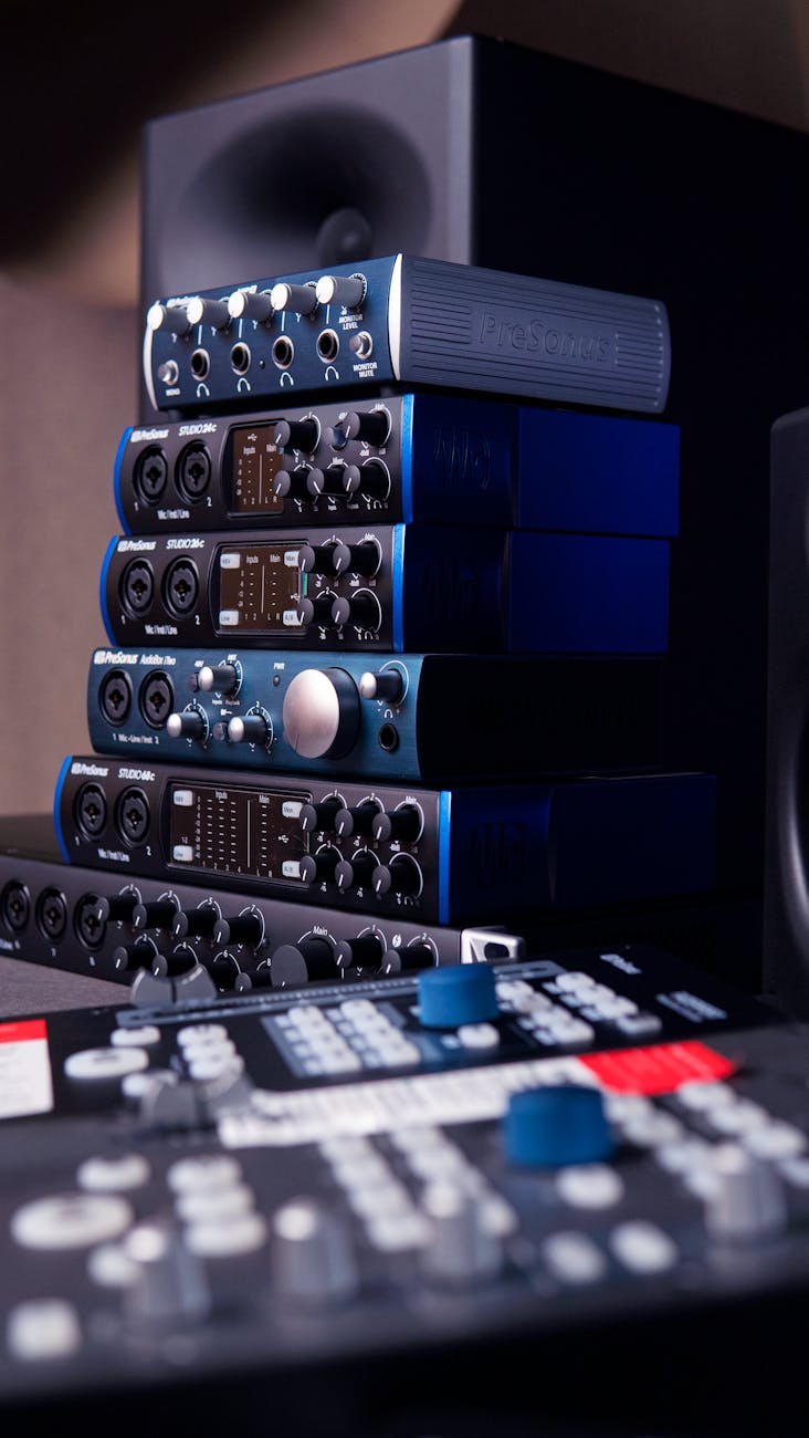 Focusrite Scarlett 2i2 vs Audient iD14 MkII: Which Audio Interface Should You Buy?